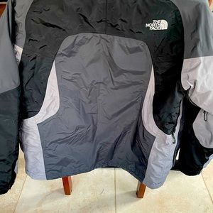 North face hyvent mens 2 piece ski jacket size small